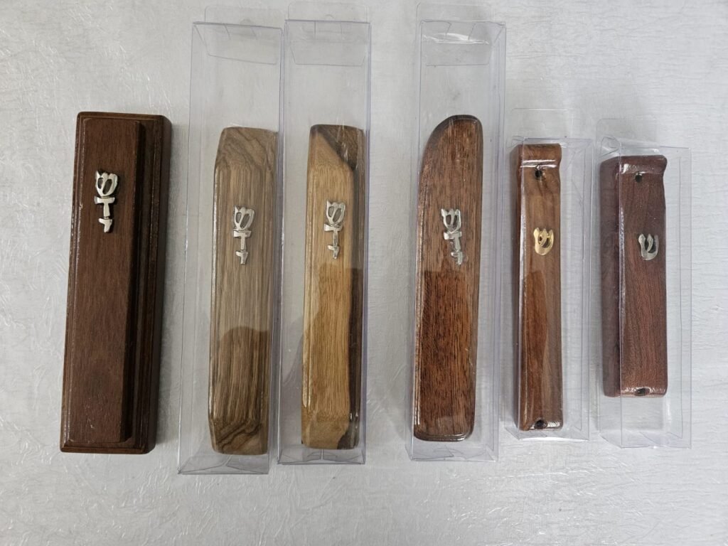 מזוזות עץ טבעי (3)