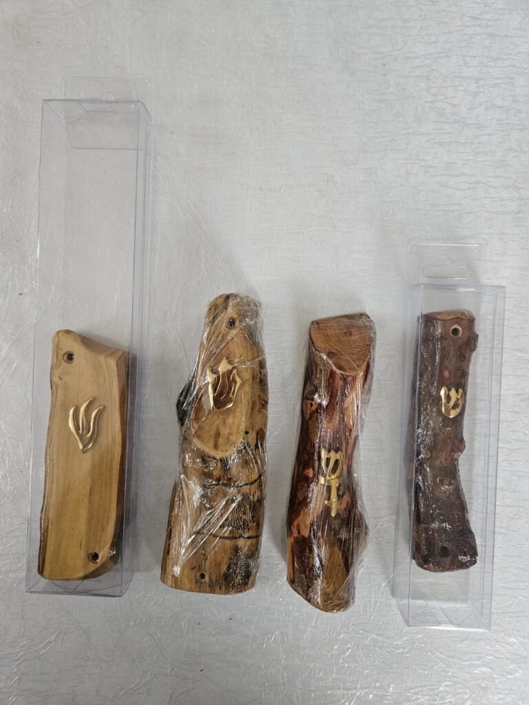 מזוזות עץ טבעי (4)